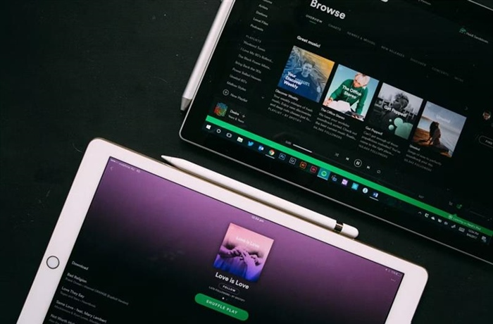 Music Streaming: How Digital Platforms Changed Listening